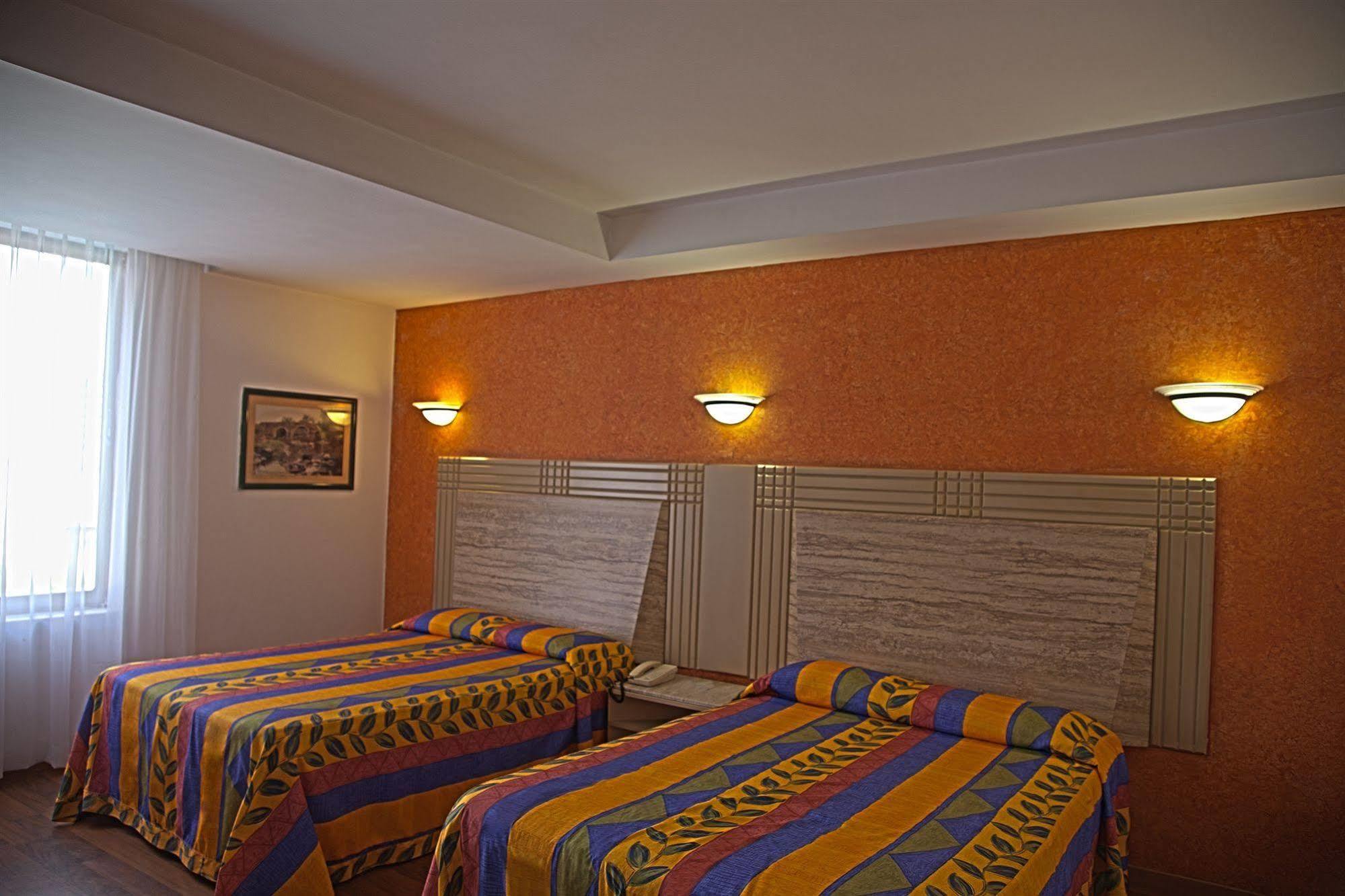 Hotel Cervantes Гвадалахара Экстерьер фото